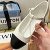 ربيع T-Belt Mary Jane Shoes الشهيرة مصممة مصممة فاخرة مستوردة من الألياف الخارقة من جلد الغنم الجلود منصات جلود جلدية كلاسيكية أزياء حقيقية من الجلد