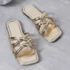 Slippers Summer For Women Gold Silver Flat Tlides Sandales de bande étroite extérieures tongs 2024 Corée