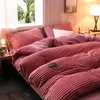 Hiver doux chaud rouge jaune coral magique velours couette couchet de lit ensemble une pièce en flanelle épaissie de couvre-literie reine chaude et épaissie