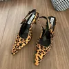 Leopardo puntato di punta sexy tacchi alti donne scarpe sandali estivi designer abiti scarpe da passeggiate per le pompe da passeggiata Mujer Zapatos 240402