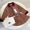 Popular Baby Tracksuit Girls Hobe Suit Kids Designer Clothes Taille 110-160 cm Coton Coton Veste Pull tricoté et jupe courte 24april 24.