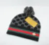 Neue Designkappen Beanie Winter Designer Hat Bucket Cap Mans/Damenbrief Bonnet Mode Design Strick Hüte Herbst Woll Jacquard Unisex Geschenk Q5