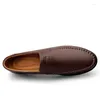 Chaussures décontractées 2024 Men de cuir Slip sur les mocassins formels Mocasins gents mâles conduisant Brogue respirant