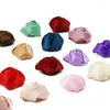 Fleurs décoratives (20pcs / pack) 4cm de haute qualité satin tridimensionnel rose artificielle de fleur de mariage robe de fête de mariage décoration scrapbook