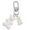 Kluczowe pierścienie Mschengdoris Trendy Candy Kolor Śliczny i mały niedźwiedź wisiorek Prezent kluczy dla kobiet mężczyzn dla dzieci Para torba Worka Hurtowa 240412