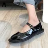 Casual Shoes Mattejapanned Leather Mary Janes Woman Heart-Shaped Flats Buckle Band Loafers College Girls Lolita Women Espadrilles 2024