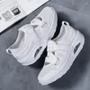 Chaussures décontractées de grande taille de mode d'été tendance légère des femmes à trésor légères avec des semelles amorties à l'air pour sneaker pour femmes