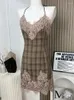 Casual Dresses American Retro Lace Spaghetti Strap Dress Brown A-Line Off Shoulder One-Piece Frocks ärmlös klassisk rutig klubbkläder