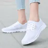 2024 Mode mannen of vrouwen hardloopschoenen zwart wit comfortabele ademende trainers sport sneakers outdoor size 39-45 6h