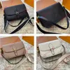 Femmes Diane Nurse Bag Designer Postman Sacs Flip Handbag Tote Tote High Quality Crossbody Pobrayt Portefeuille Hobo Bourses Messenger Dianes Dianes Letter Satchels