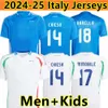 ITALYS 24 25 Fußball -Trikot -Maglia Italia 2024 2025 Nationalmannschaft Fußball -Hemd Männer Kinder Kit Full Set Italienisch 125 Jahre Jubiläum Home Away Chiesa Barella