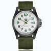 Armbanduhren Mode einfache Kalender Quarz Männer Sport Watch Armee