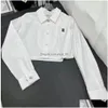 قمصان البلوزات النسائية الربيع للسيدات مصممة قميص بلوزة فاخرة أزرار الأزياء ذات الأكمام الطويلة الأكمام على الأصفاد البيضاء إلى DHBM9