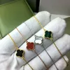 Quatre bracelets Leaf Clover Bracelet Designer pour les femmes Chaîne de mode tendance Élégante chaîne de perles Bijoux Party Gift Wholesale