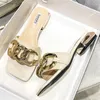 Casual Shoes Summer Women's Sandals Golden Chain Decor Slippers 2,5 cm häl Kvinnlig högkvalitativ glidbanor Mulor Skodon