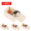 1-5ps Halloween Scaracapatico a ginnastica in legno Spider Attraente Spider in gomma oscillante per vacanze Good Prank Horror Toys