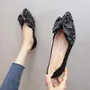 Scarpe casual primaverili a bowknot piatti da donna leccondite di cristalli di cristalli di cristallo da signore a punta di mocacchi di punta Slip su mocassini mujer