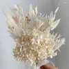 装飾的な花ふわふわパンパスグラスドライフラワーミックスブーケ結婚式の配置