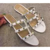 Desinger Sandals Women Flat Beach Rivets Slipper Luxury Brand Peep Tee Sexy Nude Black Red White Gold Silmer Summens Sandal Size 34-44