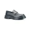 Lässige Schuhe vier Jahreszeiten Trend Le Fu Kettenschnalle Dicke Boden Erhöhen Sie Leder A Steigbügel D5145