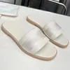 ホリデービーチスタイルのスリッパのためのレターロゴ刺繍付きの平らな底の女性の夏の靴を備えた最新のファッションデザイナースリッパ27092