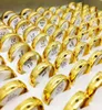 Ganz 50pcs Band Ringe Goldene Farbe MEN039S Women039s Edelstahlschmuck Verlobungszeit Ring Set Brandneu 4921032