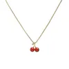 High End Red Cherry Pendant Necklace For Womens Summer Fresh Simple Exquisite Light Luxury Collar Kedja mångsidig och elegant stil