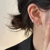 Boucles d'oreilles cerceaux minimaux couleurs argentées brillantes minuscules cartilage perforant accessoire à la mode petite huggie femelles pour femmes