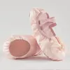 Chaussures de danse Filles Ballet Silk Soft Sole Plemhes Enfants Enfants Entraîneux Pratique Ballerine Femme Yoga