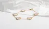 Роскошные конструкции Clover Designer Fashion Bracelets для девочек Женщины 18 тыс. Серебряный серебряный черный белый красный зеленый браслет свадебная вечеринка8989033