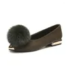 Sapatos casuais 2024 FAUX FUR POM MULES MULES PONTO ATENDENDO A VELVET SLIP