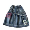 Children Letter Gedrukte denim rokken DD -stijl meisjes elastische taille onregelmatige denim rok mode kinderen designer kleding z7660