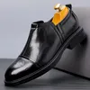 Sapatos casuais estilo britânico masculino clássico de couro de couro pontudo botas de vestido italiano mocassins formais