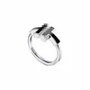 Designer Original Tiffays S925 Sterling Silver Double T Drip Glue Black Enamel Diamond Ring pour hommes et femmes Ti Famille Couple polyvalent simple