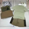 Roupas de grife para crianças luxuosas Terno de trabalho ao ar livre Terreno de bebê Tamanho 90-160 cm Tampa de tanque curta Camiseta e shorts 24April