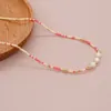 Kedjor över gränsen till europeiska amerikanska och bohemiska etniska stilhalsband med kontrasterande små rispärlor sötvatten pärlor handm
