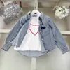 Sumadores de pistas de bebé populares Summer Tres piezas Tallas de ropa de diseño para niños 100-160 cm Camiseta redonda de mezclilla y jeans 24 abril