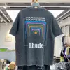 Дизайнерская футболка для бренда Rhude Tshirt Men Men Windage Vintage Teavy Fabric Raude Box Tee Tee слегка свободная многоцветная футболка с красивой вымытой 774 31
