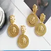 Nouveau exagération géométrique Gold Relief Lion Head Chandelier Boucles d'oreilles européennes et américaines Bijoux rétro et boucles d'oreilles pour femmes personnalisées AB129