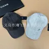 Boll Caps Designer Ny paljett tvättad denim baseballhatt för män och kvinnor, fashionabla mångsidiga, trendiga anka 6w3l