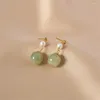 Boucles d'oreilles en peluche haute perle Unique émeraude vert clair bijoux minimaliste inspiré par la nature design de la main