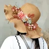 Sommerfrauen Strohhut mit Blumen breiter Krempe wellige Panama Hüte weibliche Dame Outdoor Faltbares Strandsonne 240403