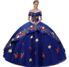 Magnifique bleu royal off-épaule quinceanera robe charra multicolors appliques florales à manches courtes charro avec Sparkle 4187991