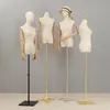 女性用衣類のためのマネキンメタルベースハーフボディウェディング衣類ディスプレイスタンド調整可能な木製アームクロスカバーマネキン