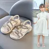 Scarpe per bambini principessa bambine bling sandali di rinestone di moda perla morbida festa da ballo da ballo sandali scintillanti 240411