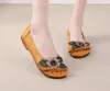 Casual schoenen 2024 Zomer Ethnic Flower Soft Sole Flat Women voor middelbare leeftijd