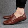 Casual Shoes Qffaz Summer äkta lädermän Bekväma mesh loafers lägenheter som kör mockasiner