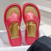 Hausschuhe echte Lederflip Flops Frauen gemischtes Farbbrot Flat Split Zehen Damen Sandalen leichte Outdoor -Urlaubsschuhe