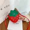 Handtassen Leuke stro Berry -vormige crossbody tas meiden mini pu lederen messenger tas portemonnee munt portemonnee schoudertas voor kinderen