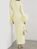 Sıradan elbiseler Birleştirilmiş tüylü uzun kollu tasarım örgü kadınlar için yüksek bel ince moda elbise 2024 Sonbahar Giysileri